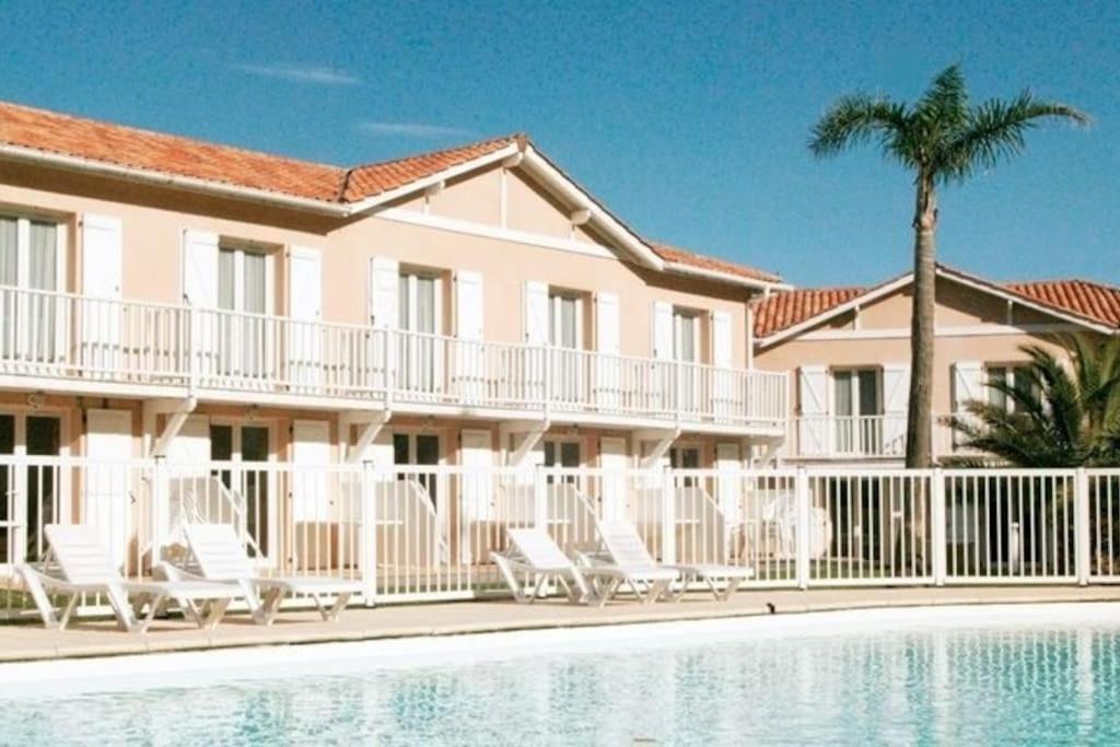 T3 En Duplex Avec Grande Piscine Apartman Anglet Kültér fotó